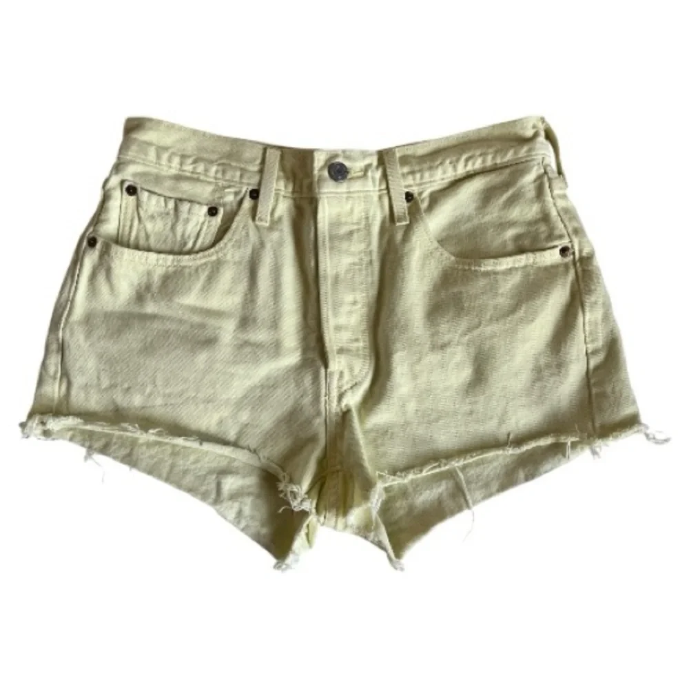 Yellow 501 Levi Frayed Hem Women Shorts